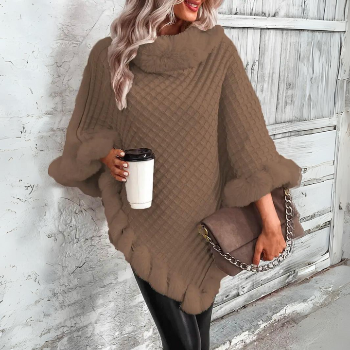 Stickad Cape med Pompomdetaljer för Kyla