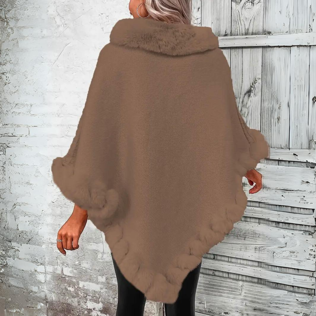 Stickad Cape med Pompomdetaljer för Kyla